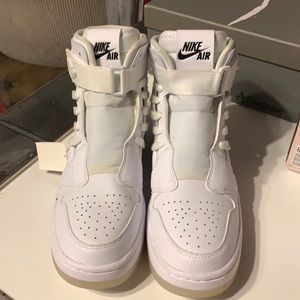 Like new gently worn white Nike Airs